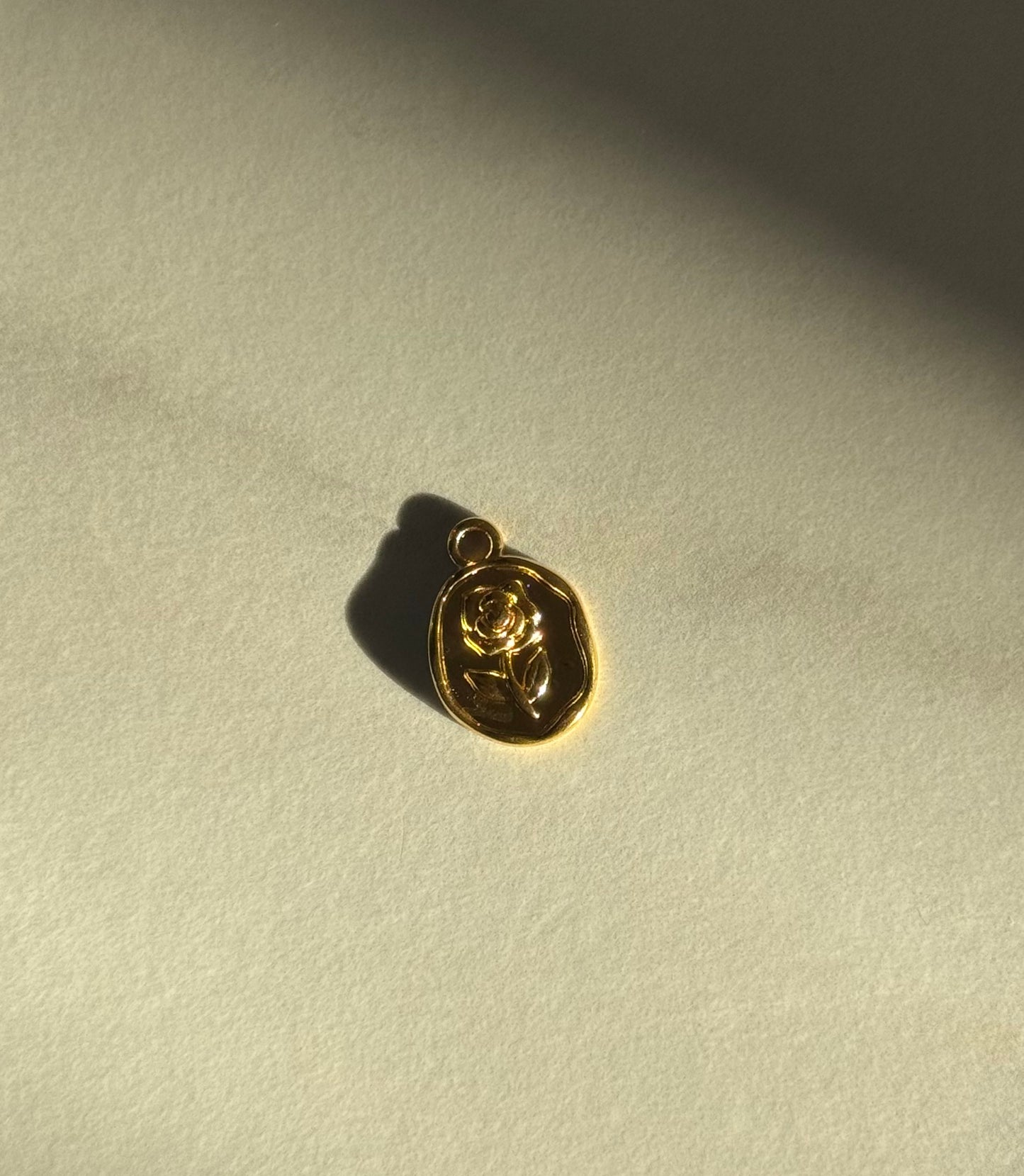 Pampille doré forme rose