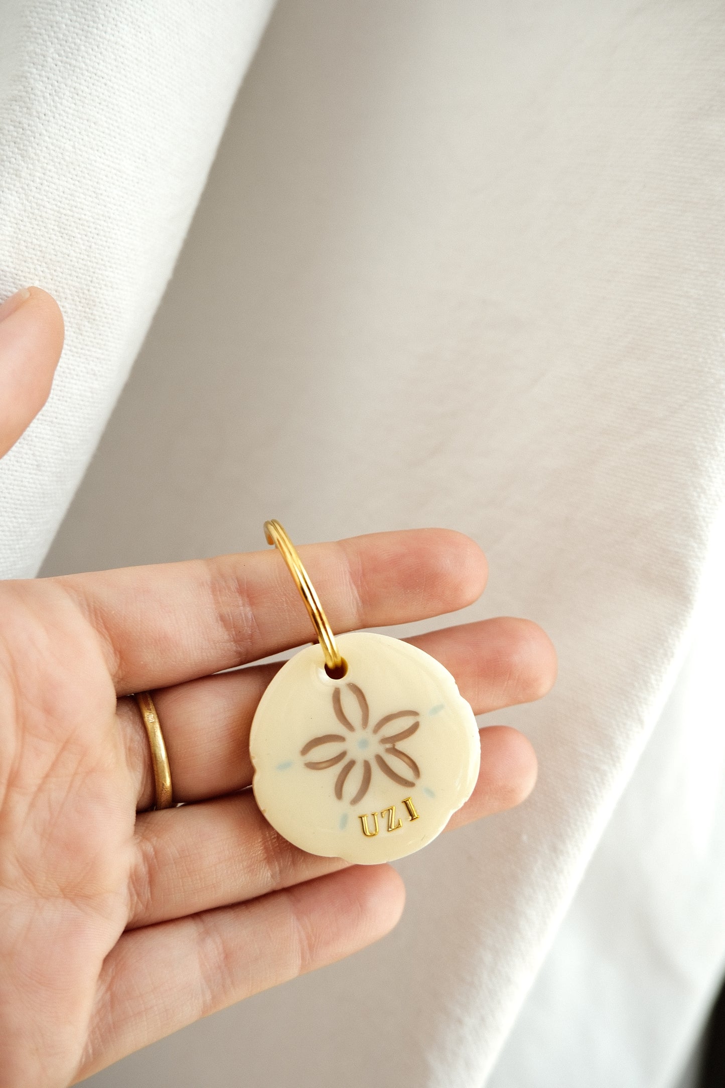 Médaille Sand dollar butter yellow