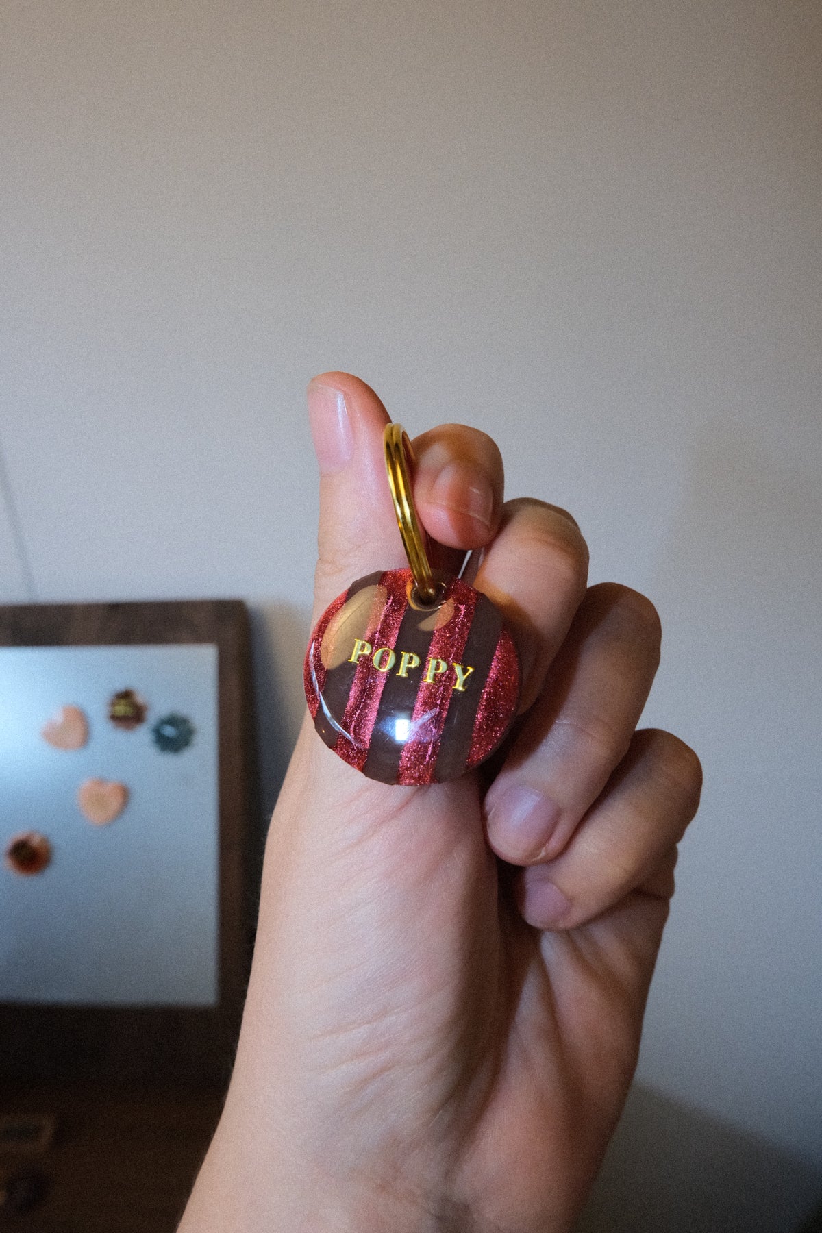 Médaille rayée chocolat & bordeaux