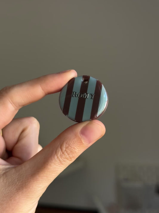 Médaille rayée chocolat & baby blue